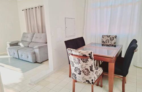 CASA - localizada no centro de Campo Grande - 2 quartos com ar e garagem para 2 carros - Foto 9