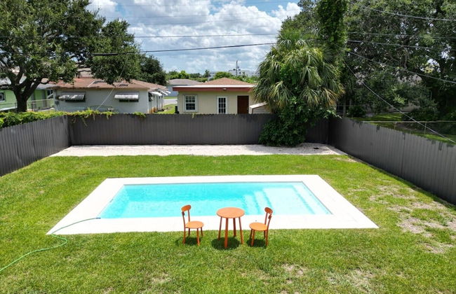 Boho Chic: 3BR Home With Pool - Foto 19