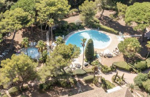 BERGERIE PLAGE Entièrement rénové Prestations Premium Baignoire Balnéo Clim Vue Piscine et parc - Foto 13