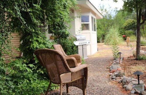 13 acres Perfect for Groups! 3BR Sleeps 8-10 - Foto 1