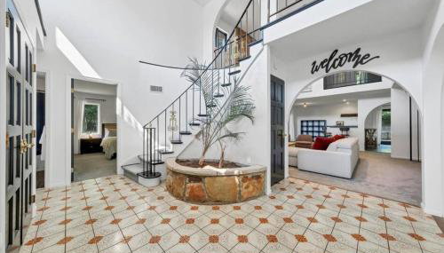 Mediterranean villa hot tub fire place•fire pit - Foto 4