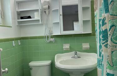 Bahama Beach Club Pompano - Fort Lauderdale - Charming and Cozy Studios & Apartments close to Beach with heated Pool - Photo 160