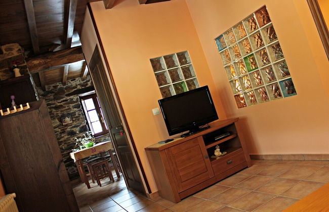 Apartamentos El Llago - Photo 13