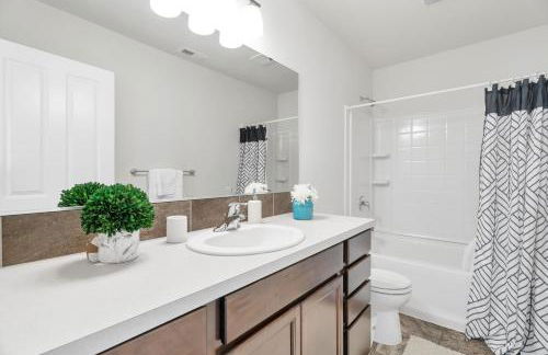 Terra House Tacoma - EV Power Station, Crib, Stroller, High Chair - Foto 17