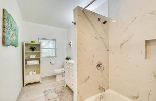 Stroll to Shore Quaint Condo with Deck in Norfolk - Photo 11