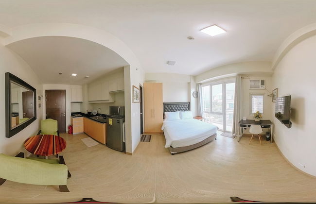 Stunning Cityscape Hideout - Photo 6