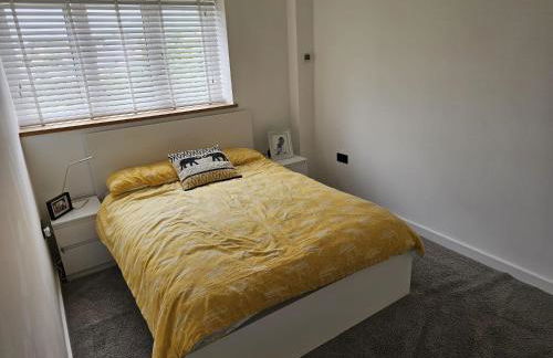 Modern Large 4-Bed Property sleeps 10 in Abergele - Photo 46