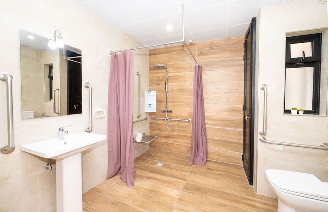 Islet Promenade Studio with Hot Tub and Panoramic Sea Views by GetawaysMalta - Foto 21