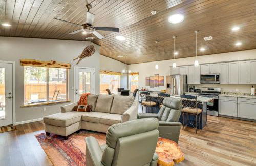 Hot Tub and Outdoor Living Relaxing Show Low Cabin - Foto 5