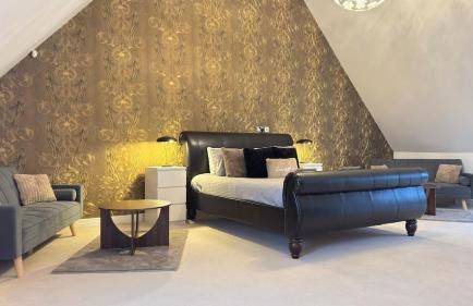 Spacious 2-Bedroom Duplex with Jacuzzi Bath and Free Gated Parking - Foto 47