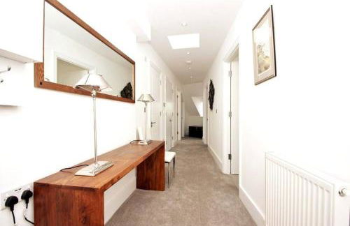 CC - Central Location Top Floor 2 Bed Deluxe Modern Apartment - Foto 11