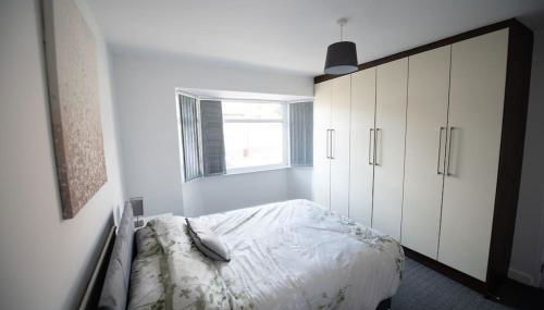 Spacious 3 Bed Home Manchester Airport Free Parking - Foto 2