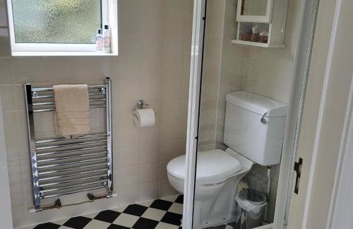 Cheerful, cosy, one bedroom home with patio and parking - Photo 4