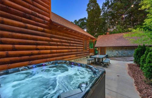 Fully Stocked Cabin Retreat w/ Game Room & Pond! - Foto 61