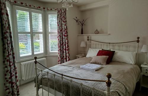 3 Bed 2 Bath Cottage with private parking and garage - Foto 22