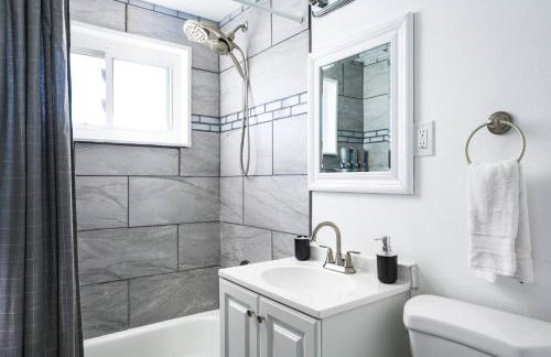 Movie Theater + Hot Tub | Game Yard | Sleeps 10! - Foto 32