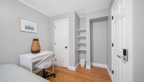 Easy Commute South Boston 4BR 1BTH Apartment - Foto 2, wardrobe