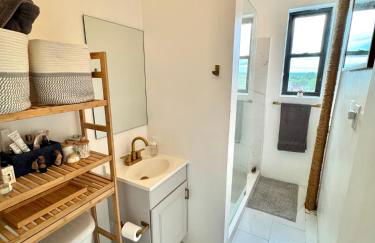 Sunny Jersey City 1BR, 25 min to NYC, 15min to EWR, King Bed, Hammock & Park Views - Foto 20