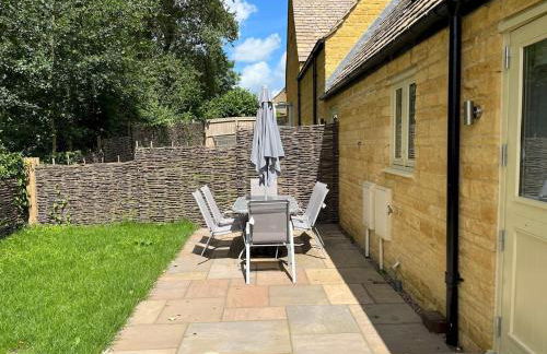 The Stables Stylish cottage with hot tub and parking - Pass the Keys - Photo 30