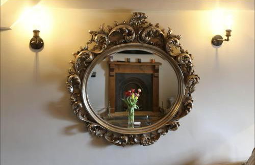 Duke of Monmouth penthouse luxury apartment Lyme Regis 3 bedroom parking Hot tub Garden dog friendly - Photo 28