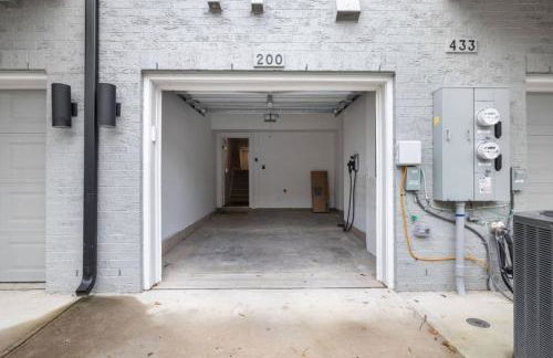 NEW Luxury Condo, Rooftop Terrace, EV Charger! - Foto 64