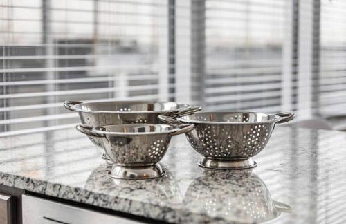 Near DT & CLE Clinic Queen Bed Wi-Fi Parking - Foto 17