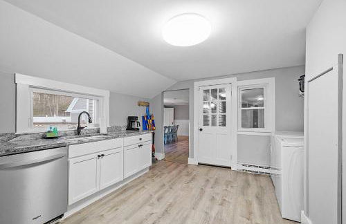 Kennebunk/Kennebunkport Beach House w/Pool! - Photo 24