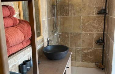 Studio cosy à Lagnes avec Piscine au milieu des oliviers - Foto 14