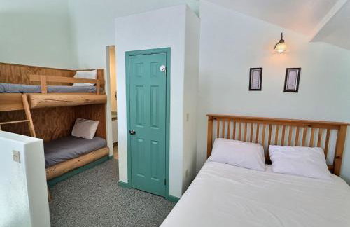 2 Bed Cabin Fireplace Lodgepole Pines - Foto 5