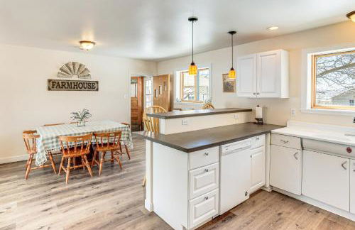 Patio and Mountain Views Farmhouse in Mancos! - Foto 3