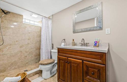 Newly Renovated 4 Bedroom 2 Bath Downtown Dearborn - Foto 29