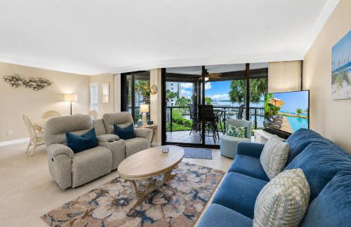 Waterfront Island Oasis! Heated Pool with Stunning View & 2 Full Bath - Foto 7
