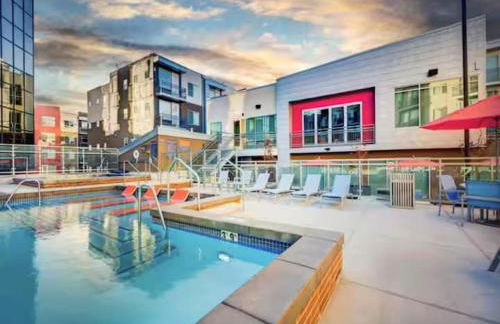 Modern Resort Styled 2BR Apt W Pool, Gym & Hot Tub - Foto 6