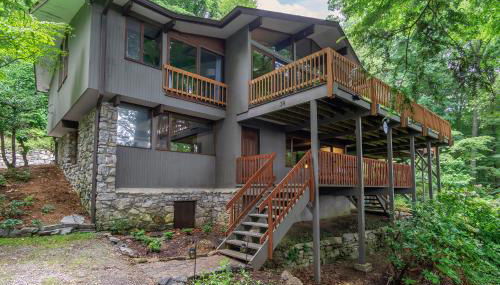 Retro Metro Deck House MCM Gem with Hot Tub & Spectacular Views! - Foto 3