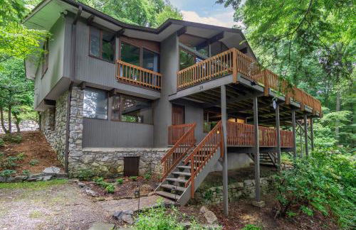 Retro Metro Deck House MCM Gem with Hot Tub & Spectacular Views! - Foto 3