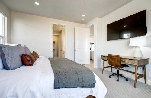 Washington Home w/ Mtn Views, Near Hiking! - Photo 11
