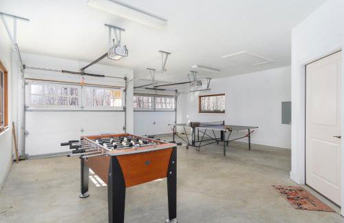 Fireside Retreat Hot Tub, Game Area, Fire Pit & Mountaintop Views! - Foto 7