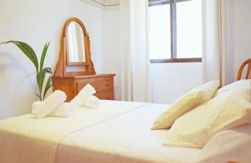 Amplio y luminoso apartamento cerca del centro y la playa con piscina y parking privado - Foto 19