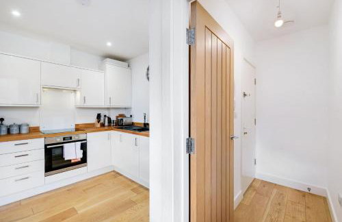 Eastons 2 Bedroom Apartment with Sofa Bed - Photo 23