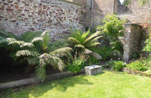 The Coach House within heritage Tregrehan Garden on Cornwall's South Coast - Photo 14