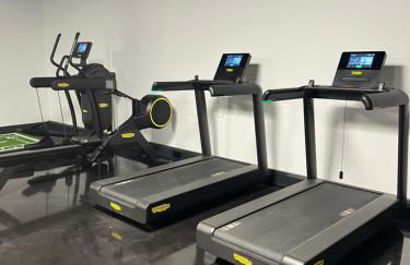 Stylish 2 bedrooms, 2 bathrooms with workspace in Milton Keynes - Photo 21