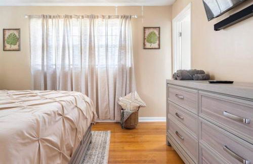 Updated home near Fort Jackson - Foto 8