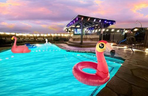 Half ACRE Lux Pool SPA with FIREPIT ARCADE Grill Sleeps 40 - Foto 1