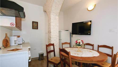 Beautiful Apartment In Umag With Wifi - Foto 2