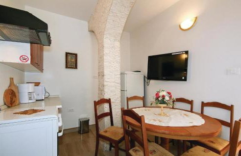 Beautiful Apartment In Umag With Wifi - Foto 2