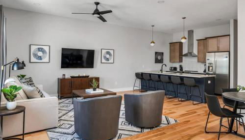 Side-by-Side Homes with Hot Tubs - Sleeps Over 20 Guests - Foto 2