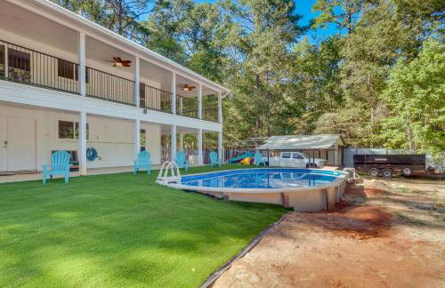 Hemphill Vacation Rental with Pool, Walk to Lake! - Foto 23