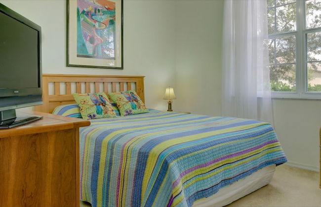 Southampton Vacation Home with Pool - Photo 8