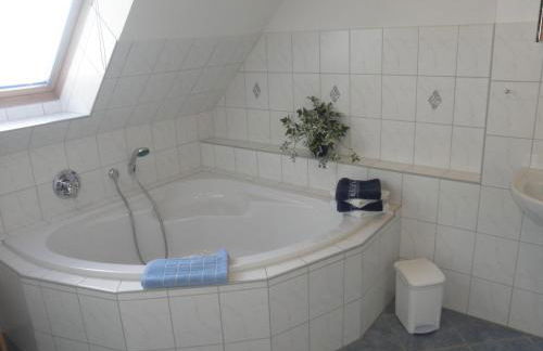 4 Sterne Ferienwohnung Ostsee auf dem Ferienhof Röhling - Foto 9