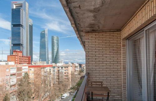 Tu Escapada Urbana - Plaza de Castilla III, Diseño y Localización - Photo 6